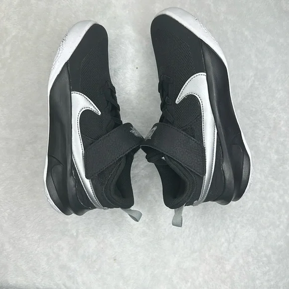 Toddlers Nike Tennis shoes size 13.5C - Picture 1 of 7